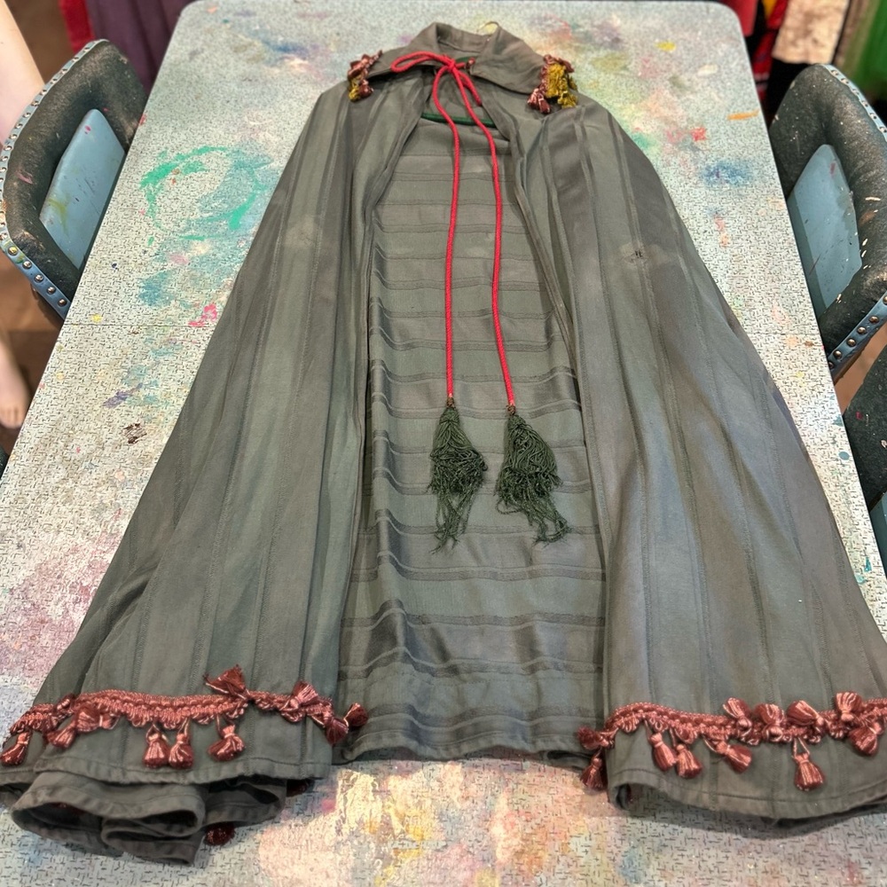 Vintage Shakespearen Cape